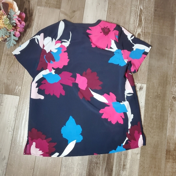 DKNY Womens Navy Printed Short Sleeve Jewel Neck Top Size Medium NWOT - Picture 12 of 16